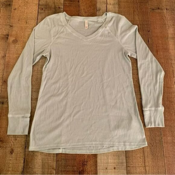 Cozy womens light blue long sleeve v-neck ribbed knit workout top - Picture 1 of 6